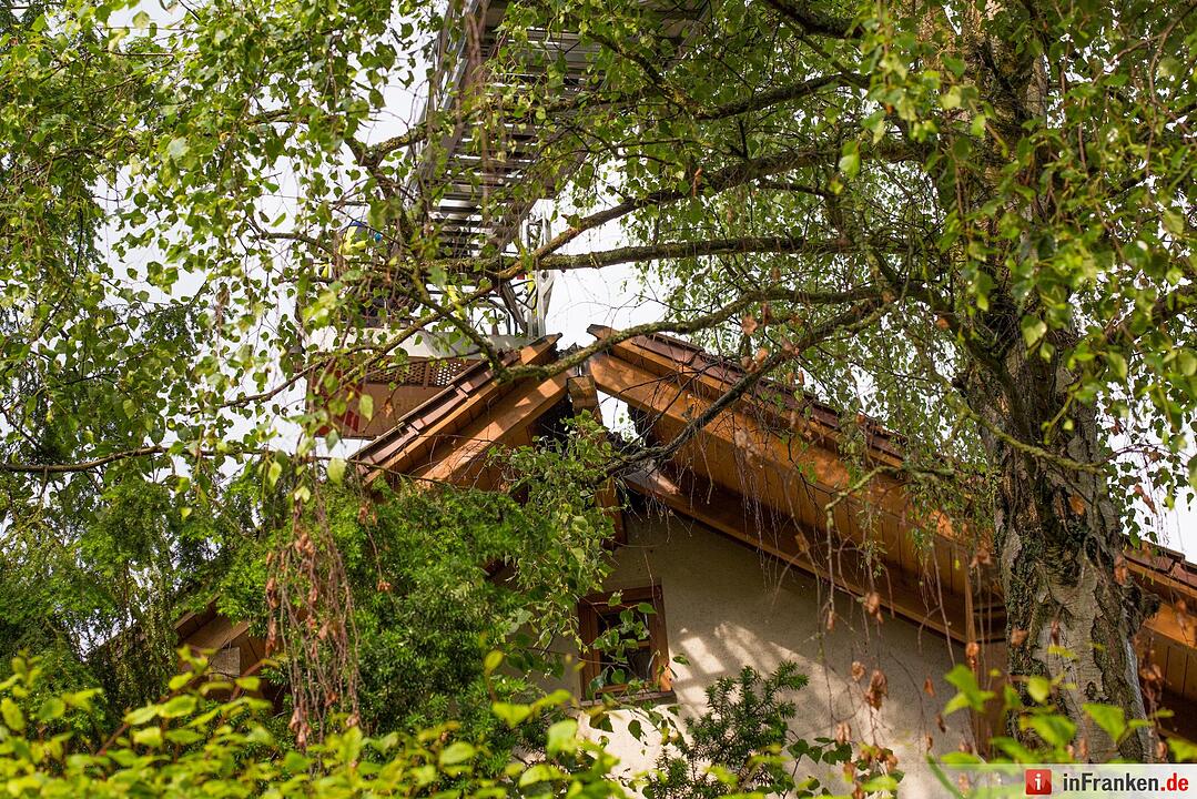 Unwetter in Mittelfranken: Überschwemmung, Blitzschlag, Straßenschäden