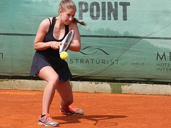 Antonia Schmid aus Kasendorf spielt derzeit bei der besten oberfränkischen Tennismannschaft, dem TC Bamberg, an Nummer 1.  Foto: privat