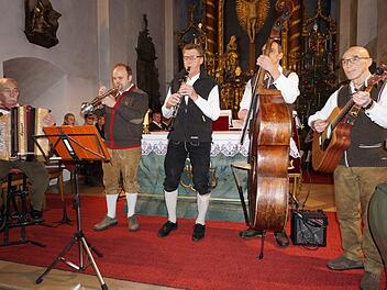Das Feuerbergquintett spielte in der Klosterkirche "Sterne der Heiligen Nacht". Fotos: Marion Eckert
