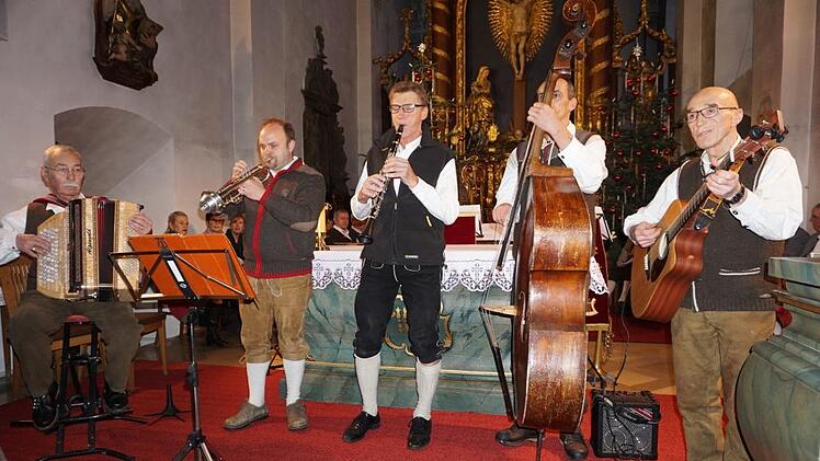 Das Feuerbergquintett spielte in der Klosterkirche "Sterne der Heiligen Nacht". Fotos: Marion Eckert
