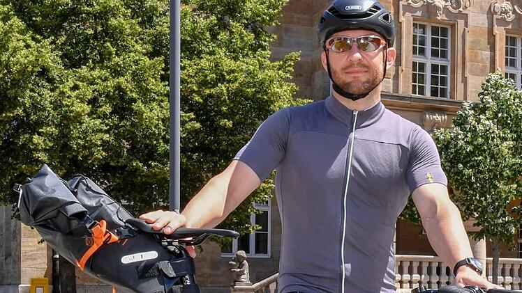 Marcus Nowak mit seinem Rennrad. Foto: Ronald Rinklef