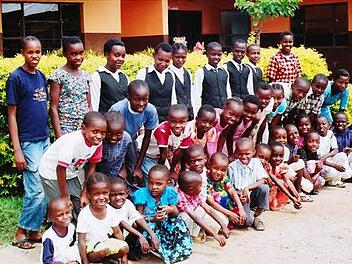 Waisenkinder, die im Rose-Education-Center ein Zuhause fanden. Sie bekommen nicht zuletzt über Spenden aus Franken die Chance auf ein besseres Leben. Foto:pr