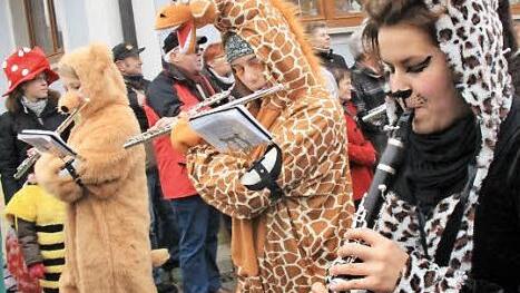 Die Spielerinnen und Spieler des Musikvereins Uetzing Serkendorf sorgten für den tierisch guten Sound.