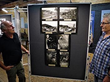 Gerwin Eidloth (links) und Günther Scheler vom Förderverein Bergbaugeschichte haben anlässlich des Bergmannsfestes eine Sonderausstellung konzipiert, und zwar zur Zechenstilllegung vor 50 Jahren.  Foto: Gerd Fleischmann