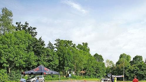 Rund 30 Kinder und Jugendliche machten mit bei der Ferienaktion, bei der man einen Fahrradparcours zu meistern hatte.