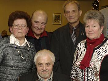 Ausgezeichnet wurden (von links) Hildegard Wießner, Karl-Otto Haun, Peter Eichhorn, Edgar Wolf und Rosalinde Lehnert.  Foto: W. Ehling