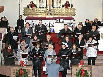 Der Gesangverein "Cäcilia" 1906 Hohenberg veranstaltete mit Gästen ein vorweihnachtliches Konzert in der Kirche St. Josef. Foto: Klaus Klaschka