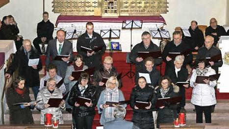 Der Gesangverein "Cäcilia" 1906 Hohenberg veranstaltete mit Gästen ein vorweihnachtliches Konzert in der Kirche St. Josef. Foto: Klaus Klaschka