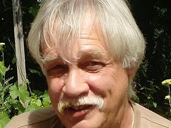 Diplom-Pädagoge Jürgen Wolfer  hält, wenn gewünscht, derzeit telefonisch Kontakt zu den Klienten. Jannik Wolfer
