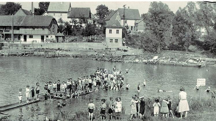 Mainbaden am "Hornschuch-Strand" Anfang der 20er Jahre Foto: Mainleuser Geschichts- und Heimatfreunde/Archiv