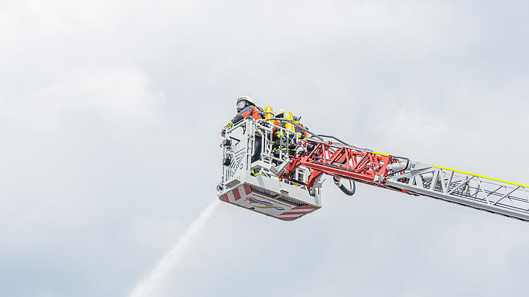 Stallung im Ortskern geht in Flammen auf