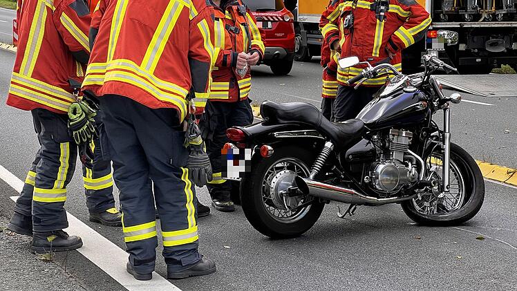 Tödlicher Unfall auf der B2: Motorrad kollidiert mit Lastwagen