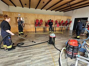 Hausen: Feuerwehrmann (46) stirbt bei Unwetter