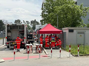 Sieben Verletzte bei Chemieunfall: Dutzende Rettungskr&auml;fte im Gro&szlig;einsatz