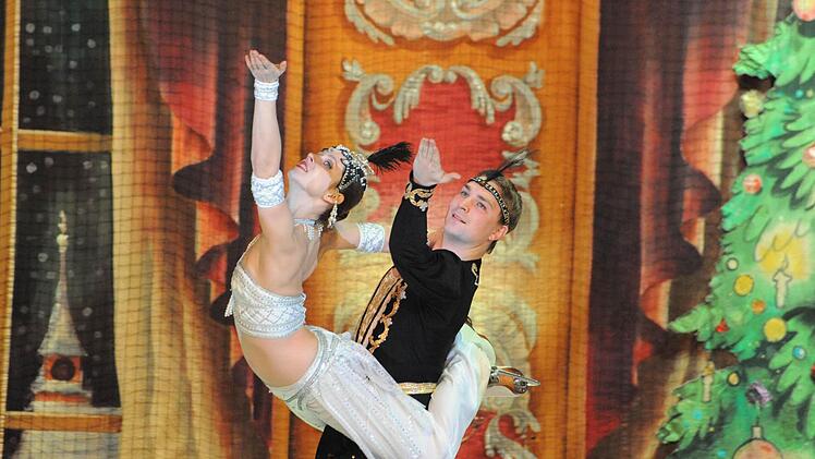 Ein visueller, künstlerischer und sportlicher Genuss: die Nussknacker-Aufführung des St. Petersburger Staatsballetts on Ice.