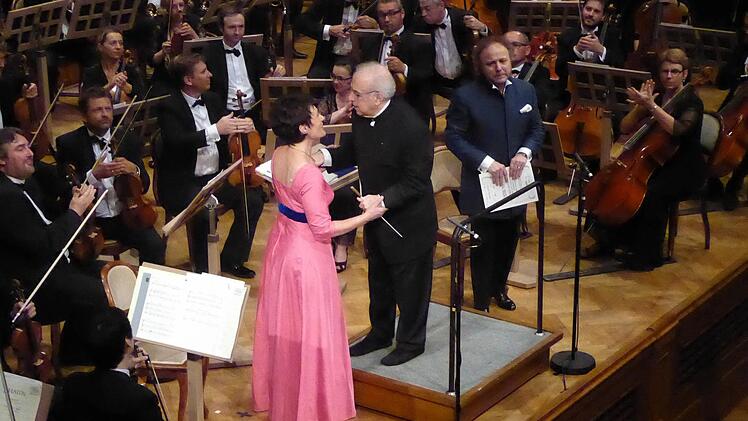 Waltraud Meier und Daniel Kotlinski waren die beiden Solisten bei Gustav Mahlers Wunderkhorn-Liedern. Foto: Ahnert