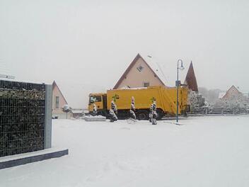 Die Müllabfuhr kam in Oesdorf nur mit Schneeketten durch. Foto: P. Münch