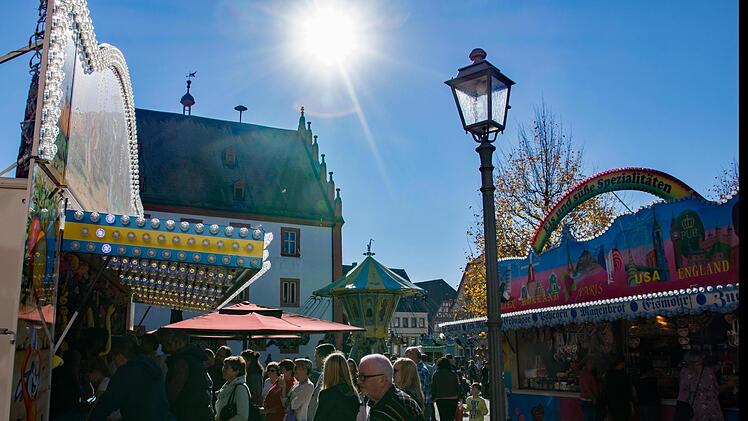 Herrlichstes Wetter bescherte der "Goldene Oktober" zur Haßfurter Kirchweih.Ulrike Langer