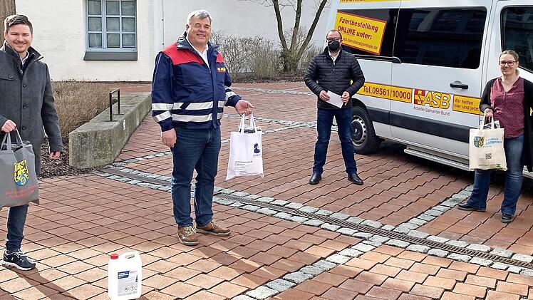 Die ersten Sets wurden übergeben.