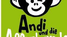 Am Sonntag, dem Familientag, auf der Showbühne: Andi und die Affenbande