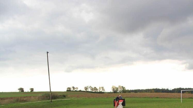 Startvorbereitung: Die Ballonhülle wird ausgebreitet, um sie dann später zunächst mit Windventilatoren und später mit Heißluft zu füllen.