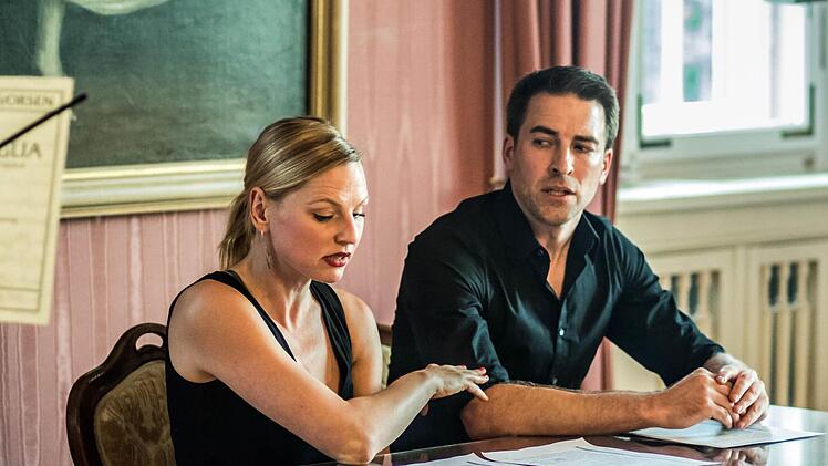 Impressionen vom Wandel-Konzert auf Schloss Callenberg im Rahmen des Festivals "Klanggrenzen": Corinna Mühle und Frederik LeberleFoto: Jochen Berger