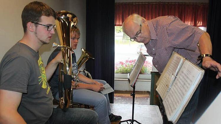 Die Meinung der Jungmusiker ist immer gefragt. Foto: Veronika Schadeck