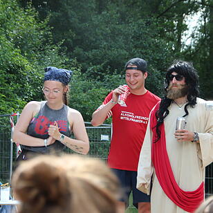 Die Parkrocker feiern das Bier in einer Biermesse