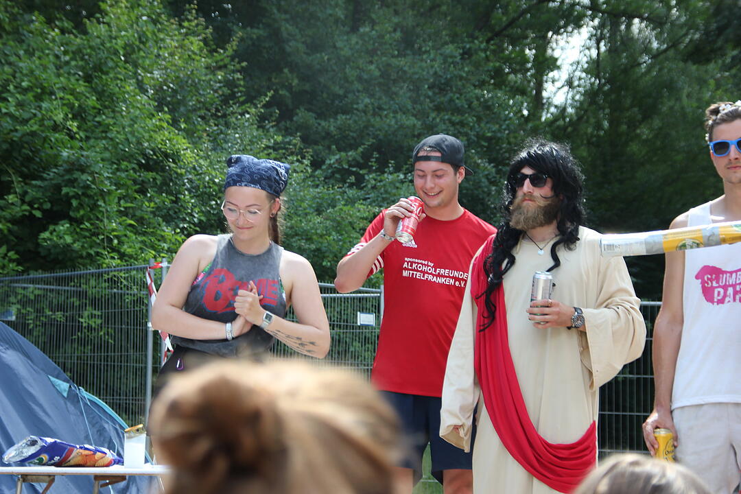 Die Parkrocker feiern das Bier in einer Biermesse
