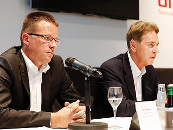 Rolf Beyer (links) und Michael Stoschek sitzen  nicht mehr gemeinsam an einem Tisch. Foto: Daniel Löb