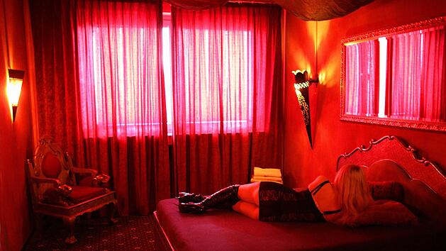 Eine Bambergerin verdient ihr Geld als Prostituierte. Doch ihre Familie weiß nichts davon. Symbolfoto: Oliver Berg/dpa
