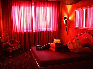Eine Bambergerin verdient ihr Geld als Prostituierte. Doch ihre Familie weiß nichts davon. Symbolfoto: Oliver Berg/dpa