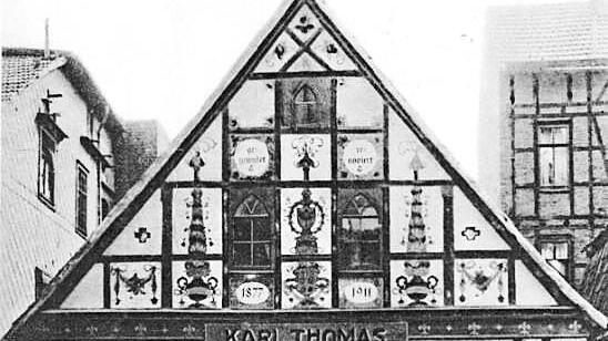 Das Geschäftshaus in der Hinteren Kreuzgasse 4 ist 1706 zum ersten Mal im Häuserbuch der Stadt erwähnt.