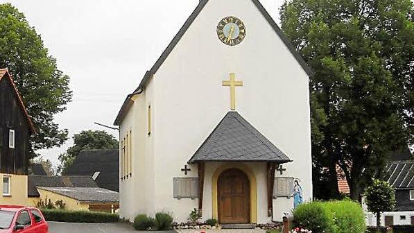 Die Kapelle in  Bojendorf steht an der Durchgangsstraße.  Der Gemeinderat   möchte den Umgriff  verschönern.  Foto: Gertrud Glössner-Möschk