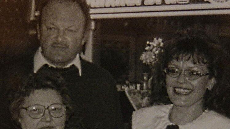 Betty Mattes bei dem 40-jährigen Brauereijubiläum im Jahre 1991 mit ihrer Tochter Brigitte. Repros: Siegfried Sesselmann