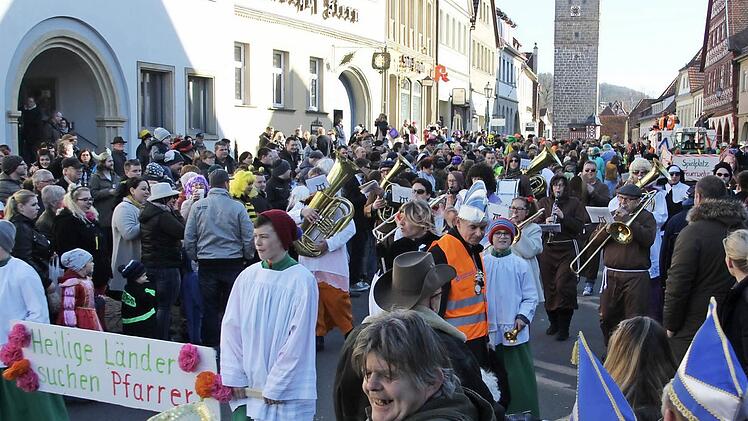 Eine von nur drei Musikkapellen, die gegen die elektronische Konkurrenz anspielten: die Neubrunner Dorfmusikanten. Fotos: Ralf Kestel