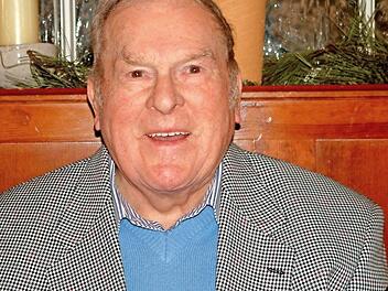 Emil Schurig bei seinem 90. Geburtstag im Jahr 2014. Zum "Internationalen Tag der Pflege" hat er eigene Erinnerungen. Foto: Alfons Beuerlein