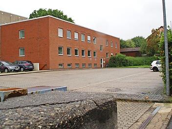 Die FOS am Rennsteig wird nun zunächst in dieses Gebäude in der Kronacher Mittelstraße ziehen. Foto: Veronika Schadeck