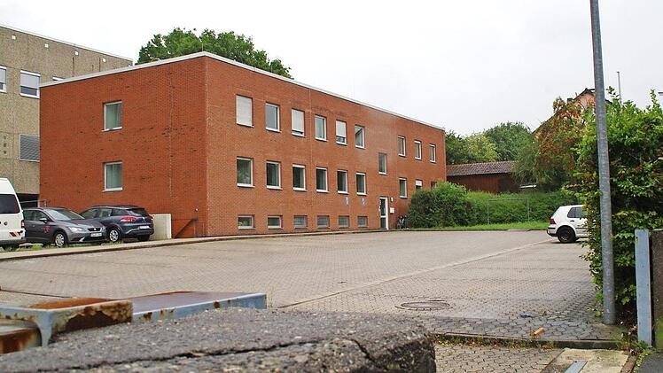 Die FOS am Rennsteig wird nun zunächst in dieses Gebäude in der Kronacher Mittelstraße ziehen. Foto: Veronika Schadeck