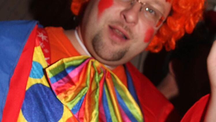 Clowns gehören natürlich zum närrischen Treiben dazu.