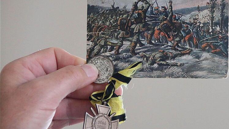 Auch Kreuze als Auszeichnung von Kaiser Wilhelm II. hat Werner Ziegert als Leihgabe erhalten.