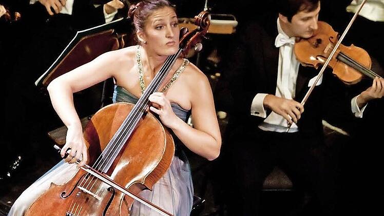 Janina Ruh beeindruckte als Solistin in Sergej Prokofjews "Sinfonischem Konzert" für Violoncello und Orchester. Foto: Jochen Berger