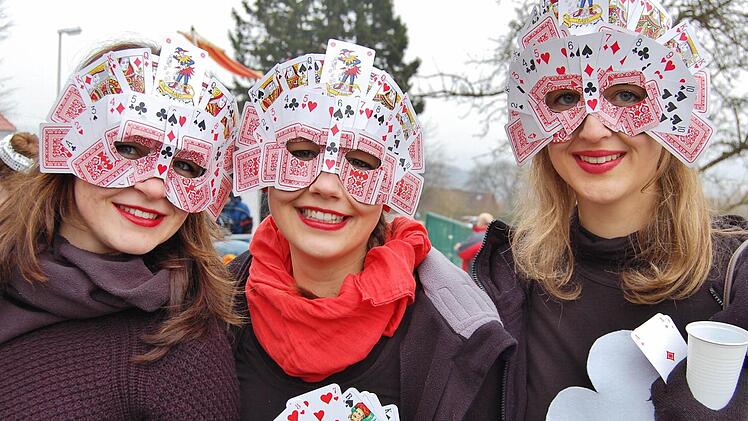 Rosenmontagszug in Stangenroth. Foto: Sigismund von Dobschütz