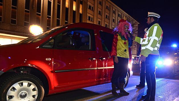 Alkohol am Steuer ist immer verboten - auch an Fasching. Foto: Patrick Seeger, dpa