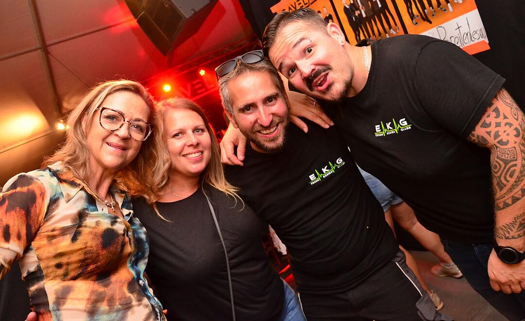 Party mit der Band "CAVELAND"