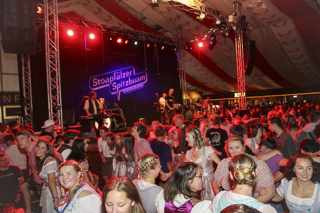 Für Partystimmung sorgten die "Stoapfälzer Spitzbuam"
