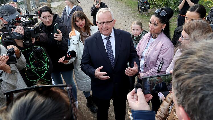 Buckelwal liegt in Wismarer Bucht