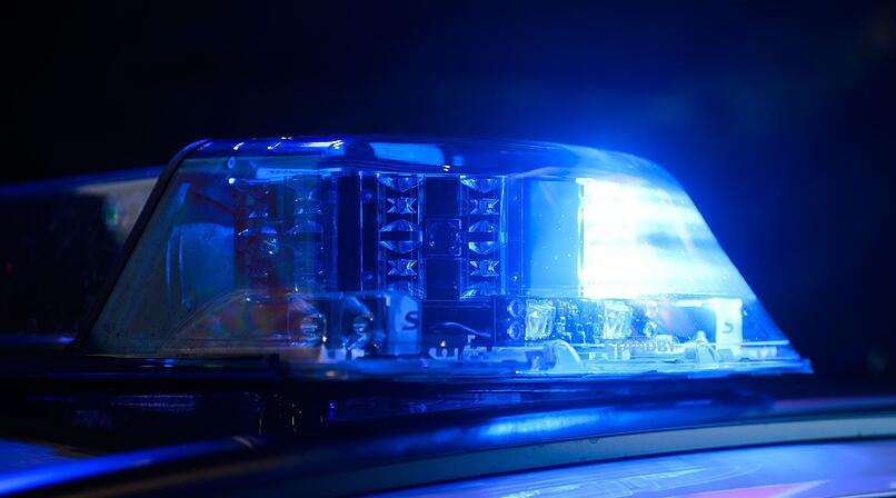 Kulmbach: Unbekanntes Trio raubt Mann (31) aus - mehrere hundert Euro weg