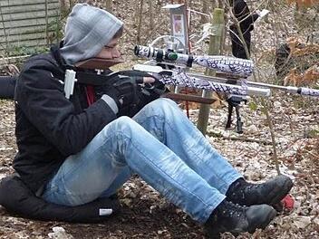 Eine überragende Vorstellung bot der Eberner Nachwuchsschütze Torsten Weiler, der mit 55 von möglichen 60 Treffern die Klasse 3 für sich entschied. Das Design seines Gewehrs und seines Zielfernrohres hat er selbst gestaltet.