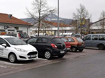 Die Parkplätze in Bad Staffelstein, im Bild der Parkplatz am Einkaufszentrum, wurden einer eingehenden Untersuchung unterzogen. Foto: Andreas Welz